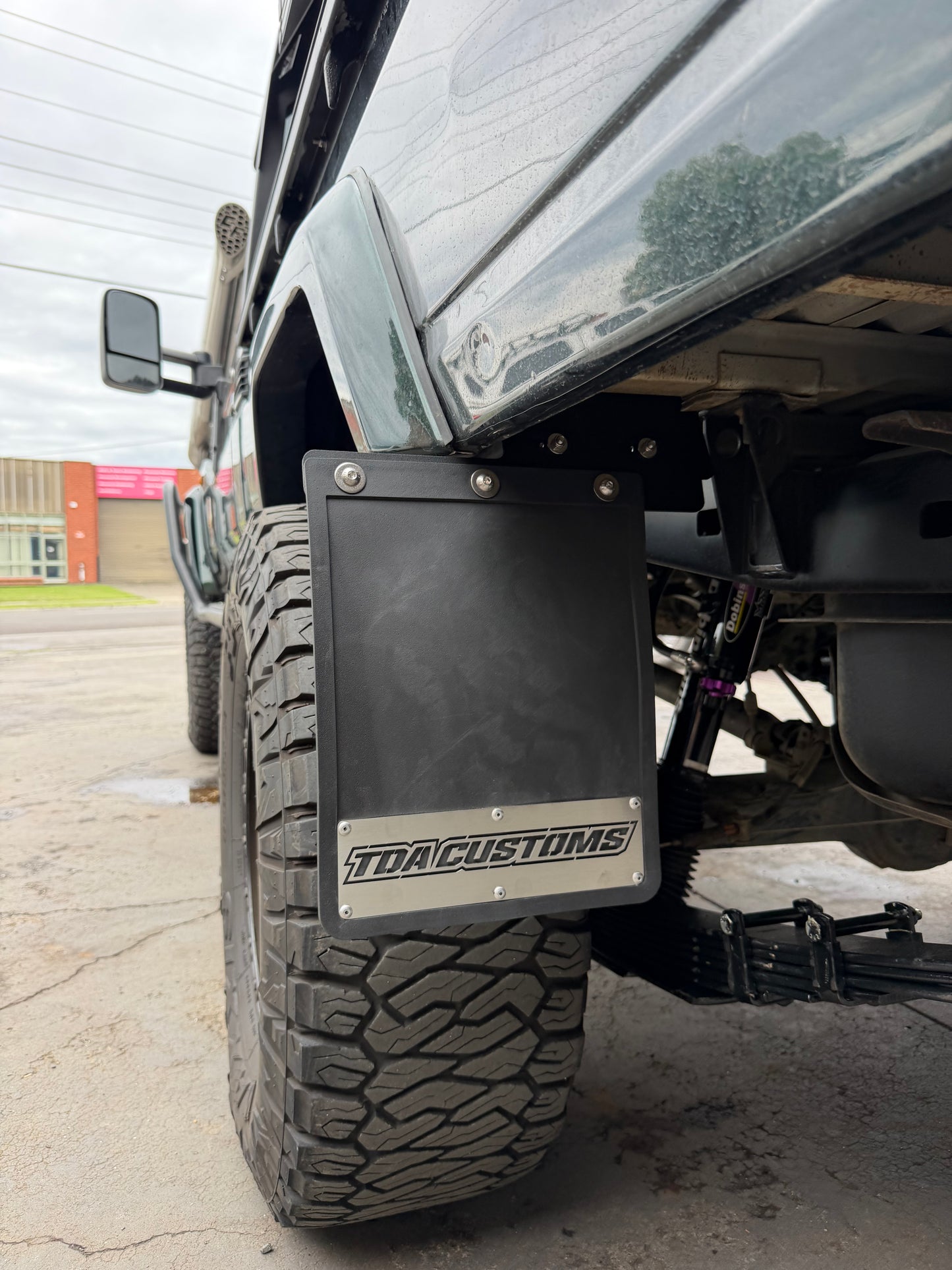 79 SERIES TUB MUD FLAP MOUNT