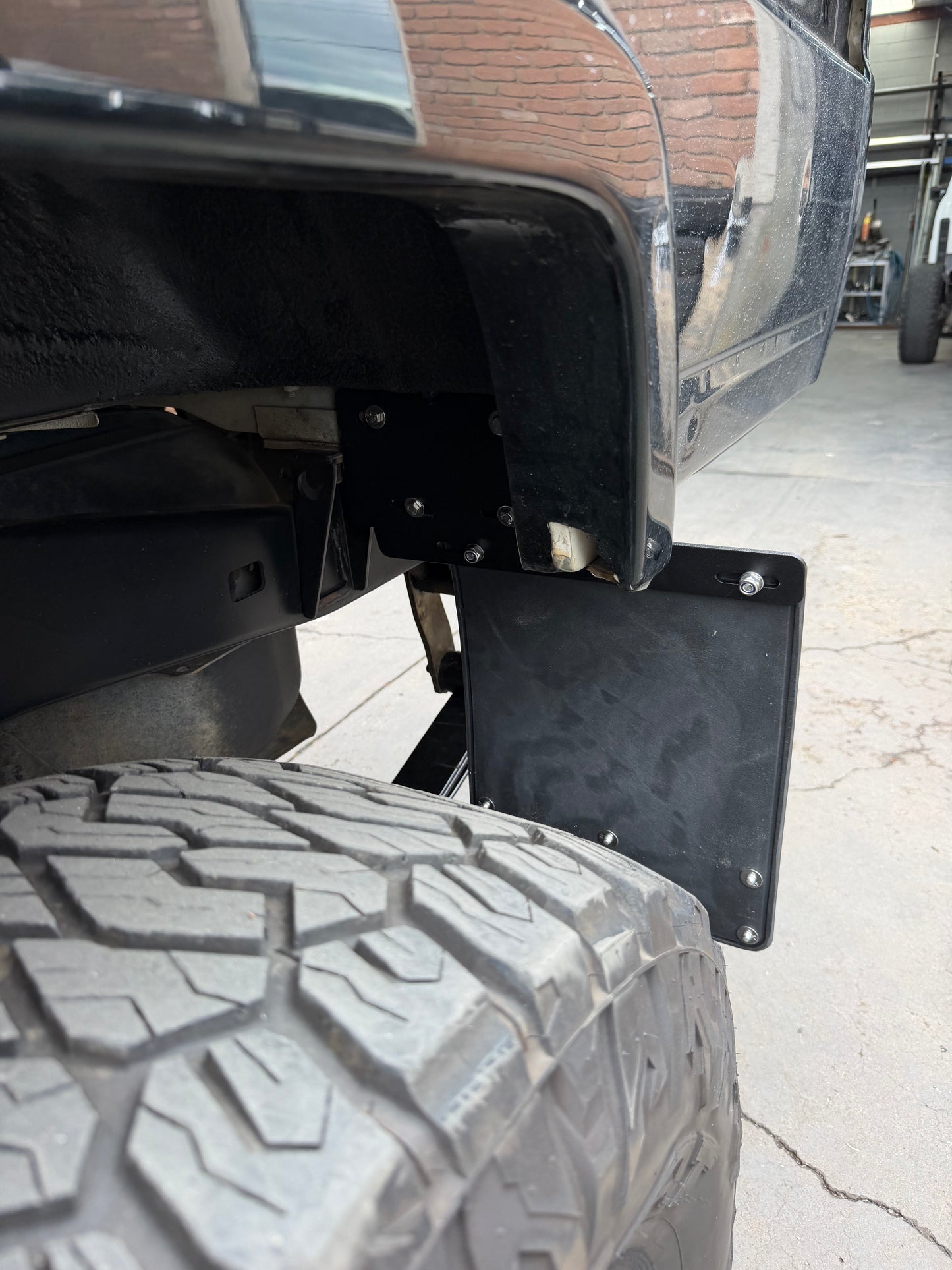 79 SERIES TUB MUD FLAP MOUNT